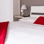 Domus Raffaello Bed & Breakfast 4*