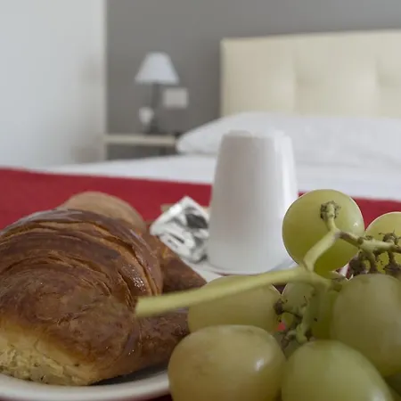 Frühstückspension Domus Raffaello 4*