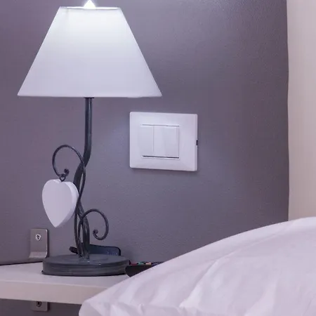 Bed & Breakfast Domus Raffaello 4*