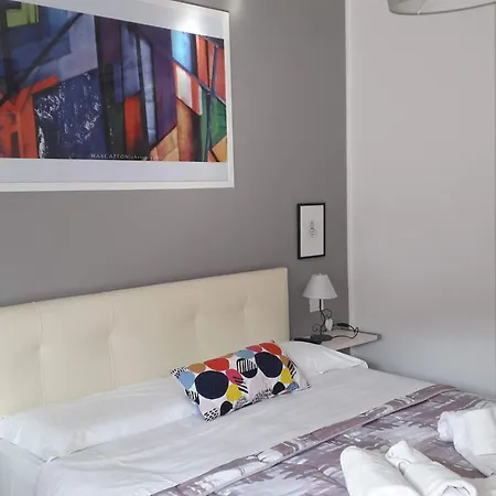 Domus Raffaello Bed and Breakfast 4*