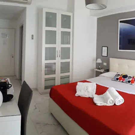 Domus Raffaello Bed and Breakfast 4*