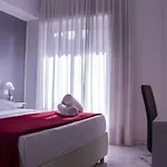 לינה וארוחת בוקר Domus Raffaello 4*
