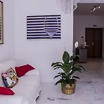Domus Raffaello לינה וארוחת בוקר