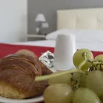 לינה וארוחת בוקר Domus Raffaello 4*