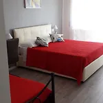 Domus Raffaello לינה וארוחת בוקר