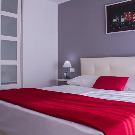 Domus Raffaello 3* Rzym